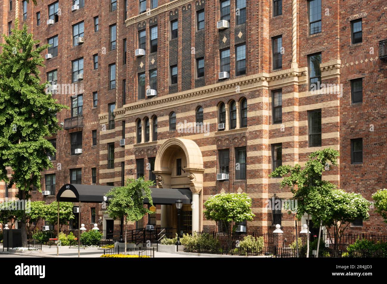 London Terrace is a huge apartment building complex in Chelsea, 2023