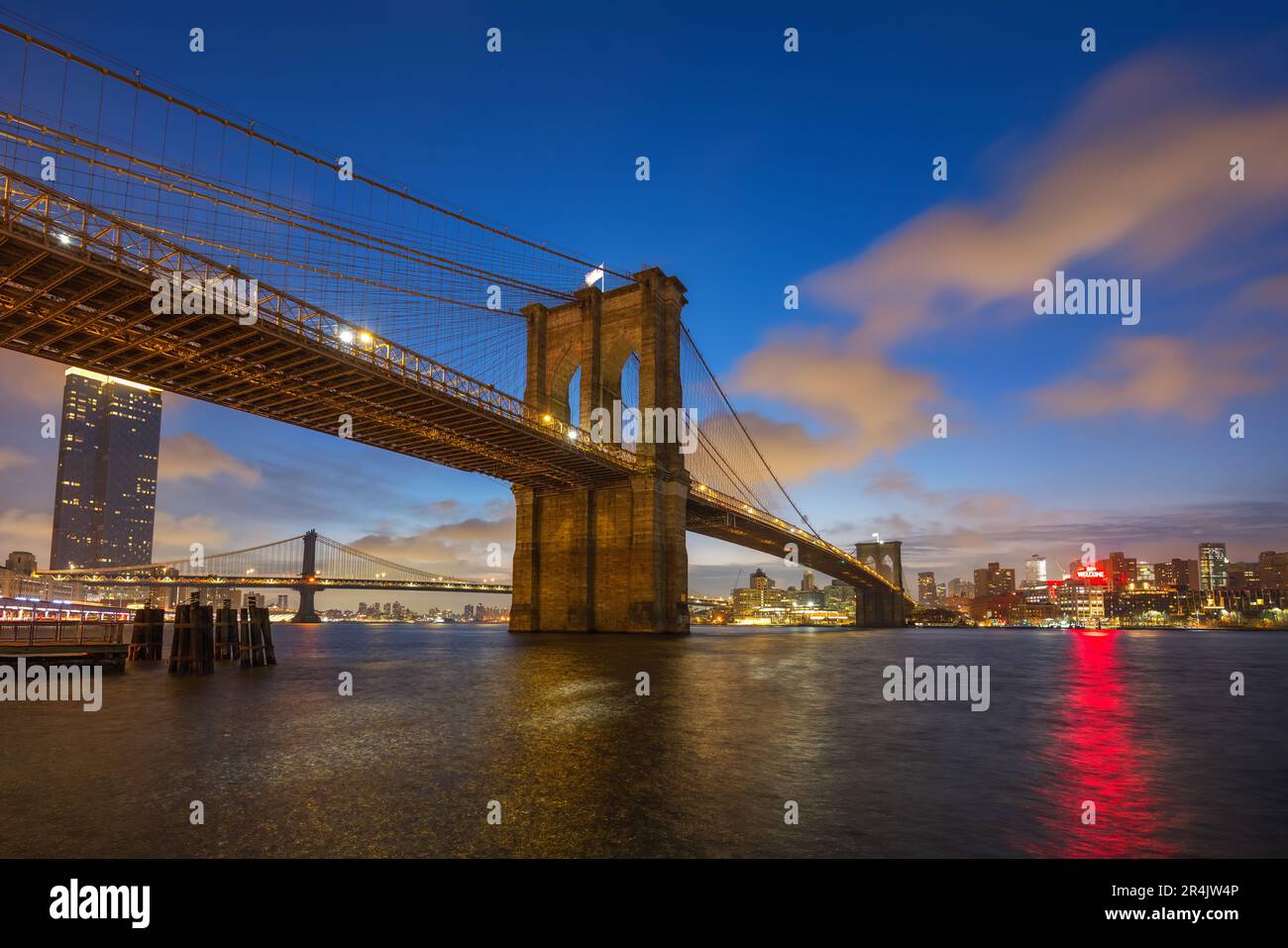 Brooklyn bridge night view hi-res stock photography and images - Alamy