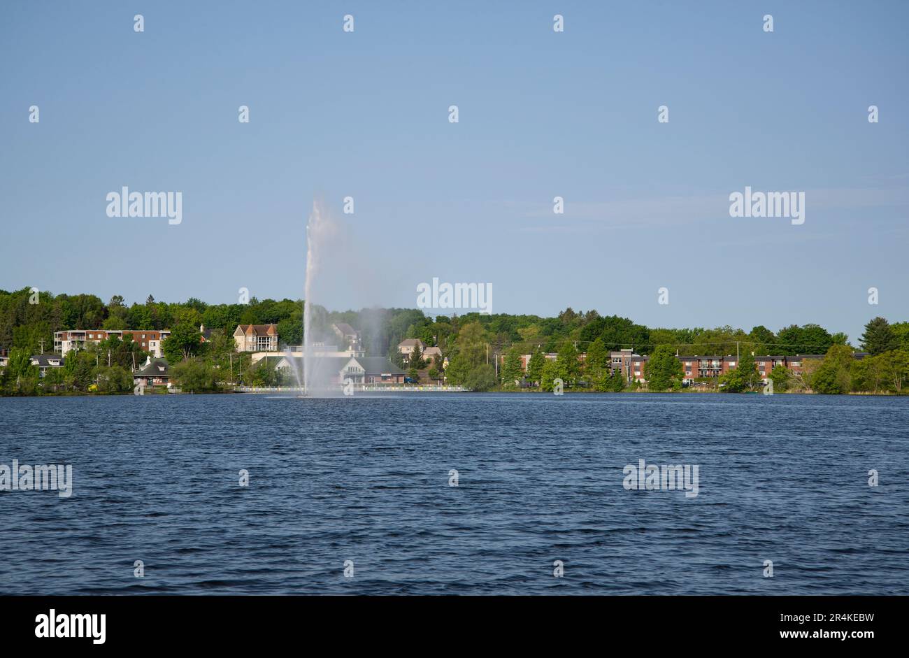 Fontaine sur le lac Boivin Granby Québec Canada Stock Photo