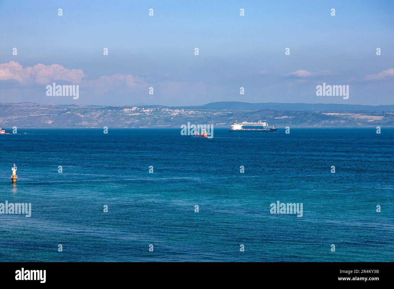 Dardanelles strait, Seddubahir(Seddulbahir, Sedd el Bahr), tip of Gelibolu (Gallipoli) peninsula, distant view of Asia, Eceabt, Canakkale, Turkey Stock Photo