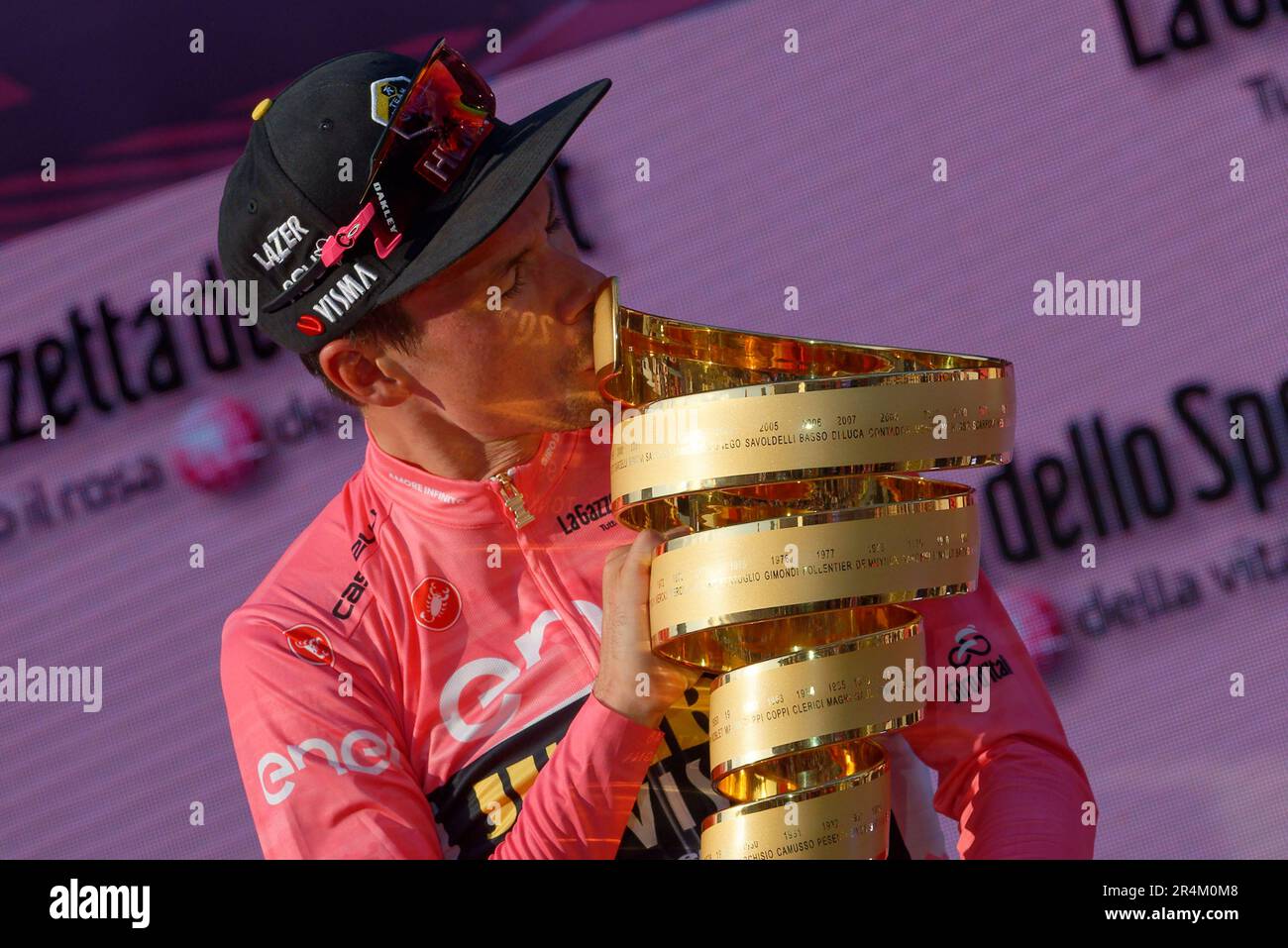 Giro ditalia trophy hi-res stock photography and images - Alamy