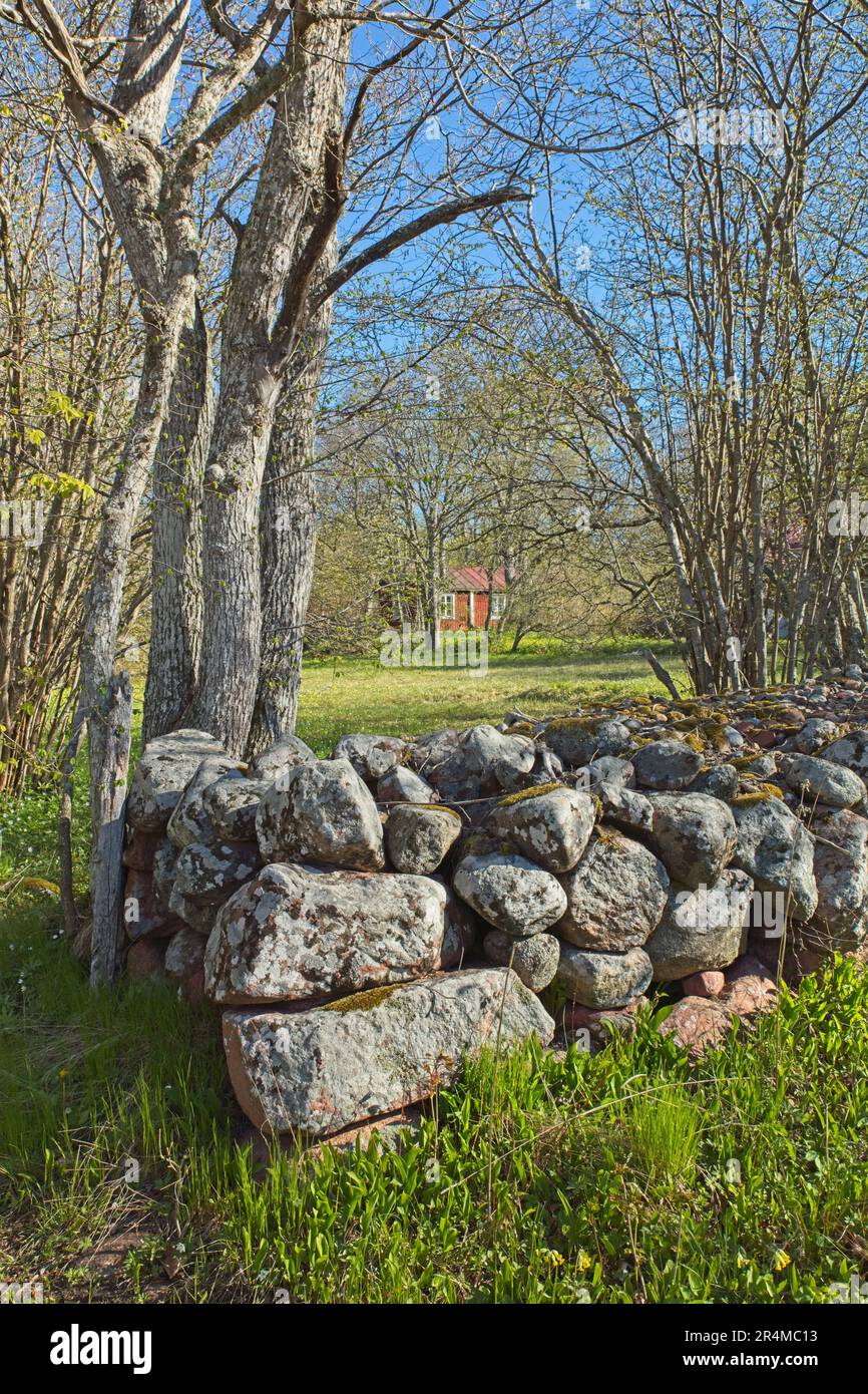 Old rock fence hi-res stock photography and images - Alamy