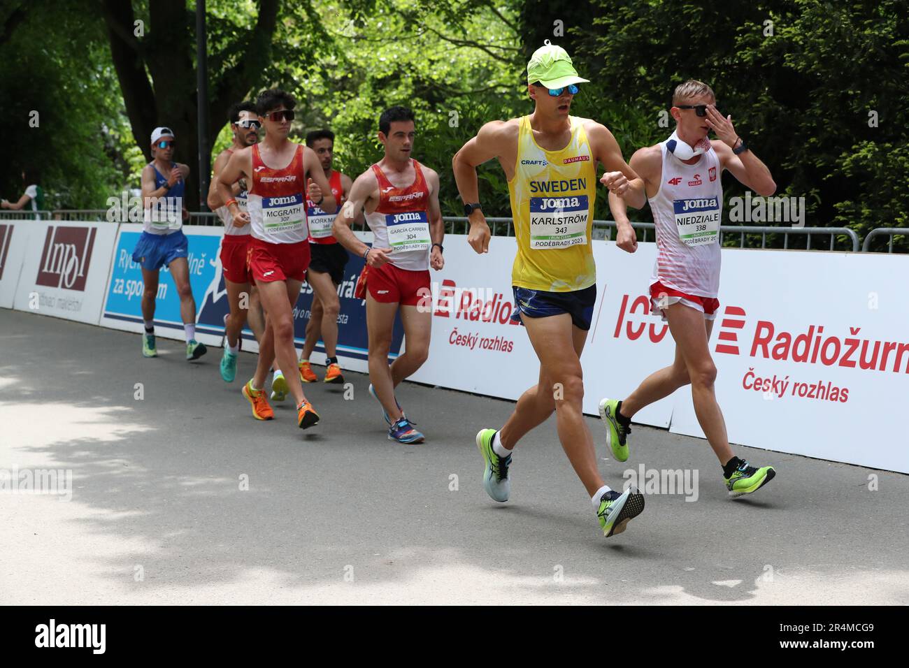 Łukasz NIEDZIAŁEK & Perseus KARLSTRÖM leading group of race walkers in ...