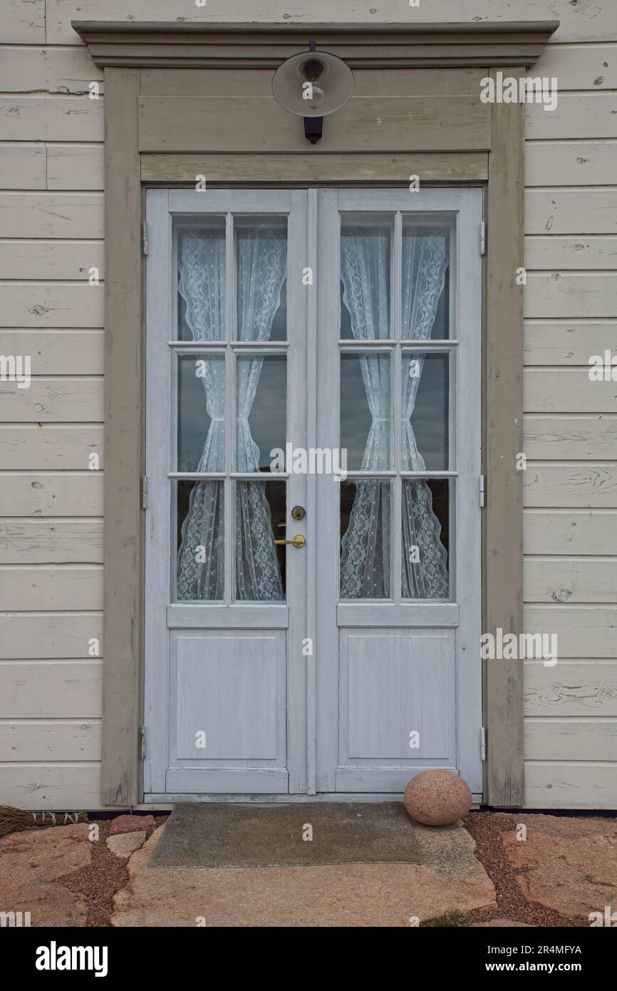 White double door windows hi-res stock photography and images - Alamy