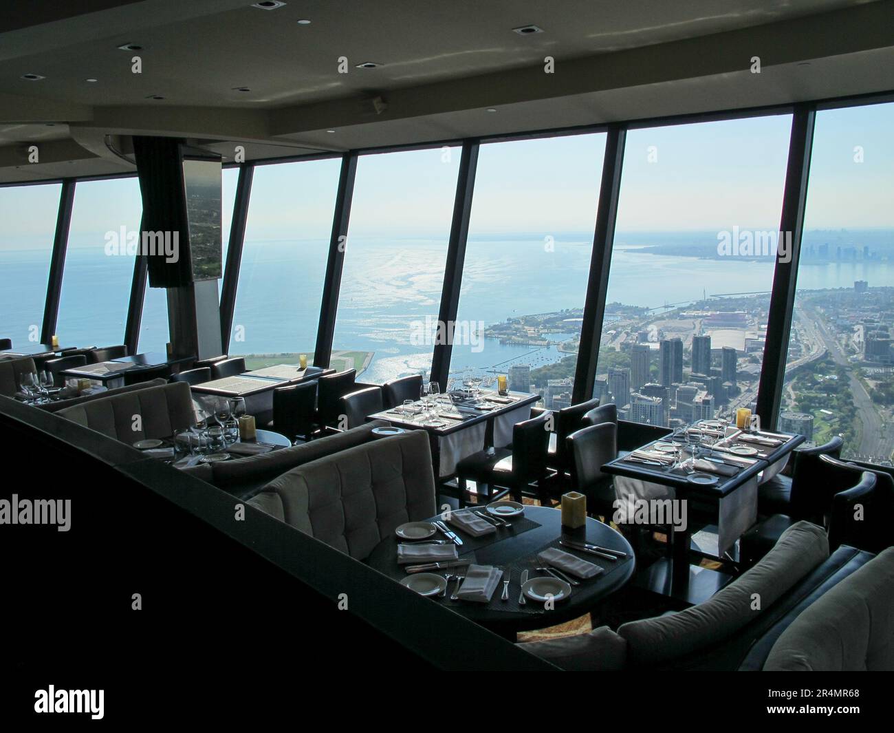 Toronto cn tower glass floor hi-res stock photography and images - Alamy