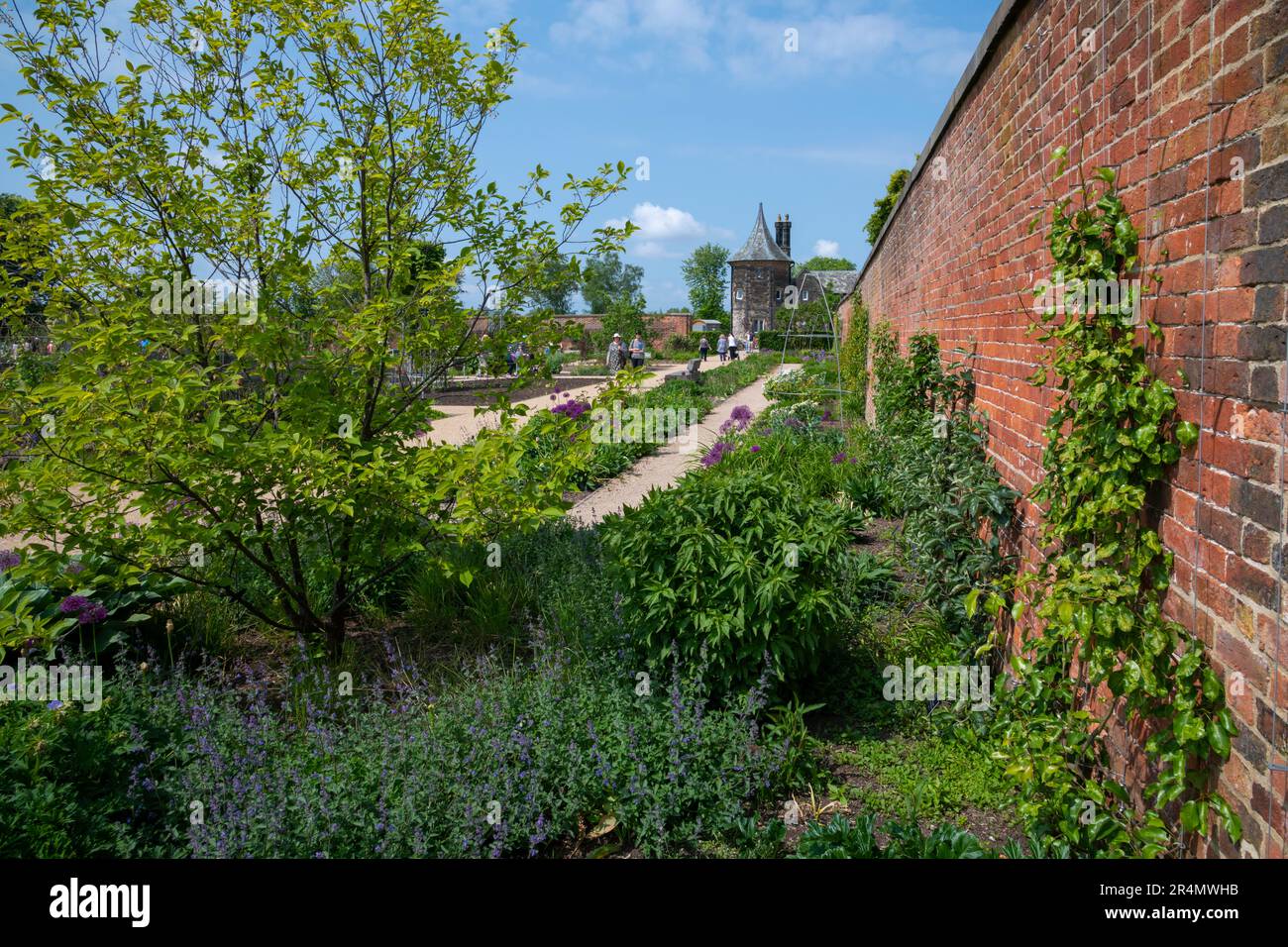 Walled garden england hi-res stock photography and images - Alamy