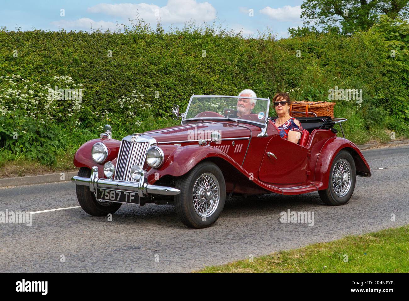 Morgan convertible cabriolet roof down soft top Classic & vintage cars and motorcycles are delighted to return to Capesthorne Hall Stock Photo
