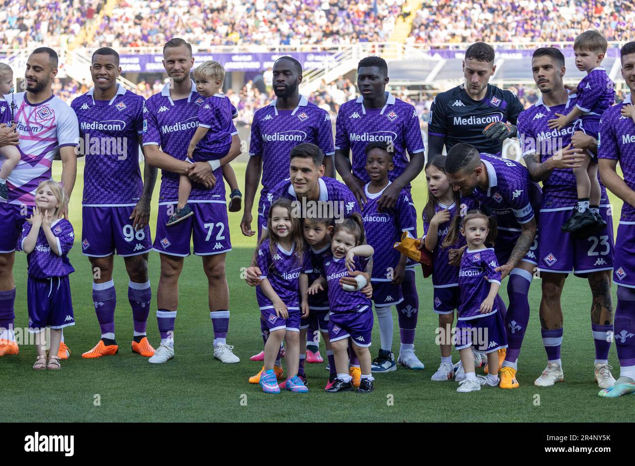 Players of ACF Fiorentina U19 pose with the italian cup trophy during the  Serie A match between ACF Fiorentina and AS Roma on May 9, 2022 in  Florence, Italy. (Photo by Giuseppe