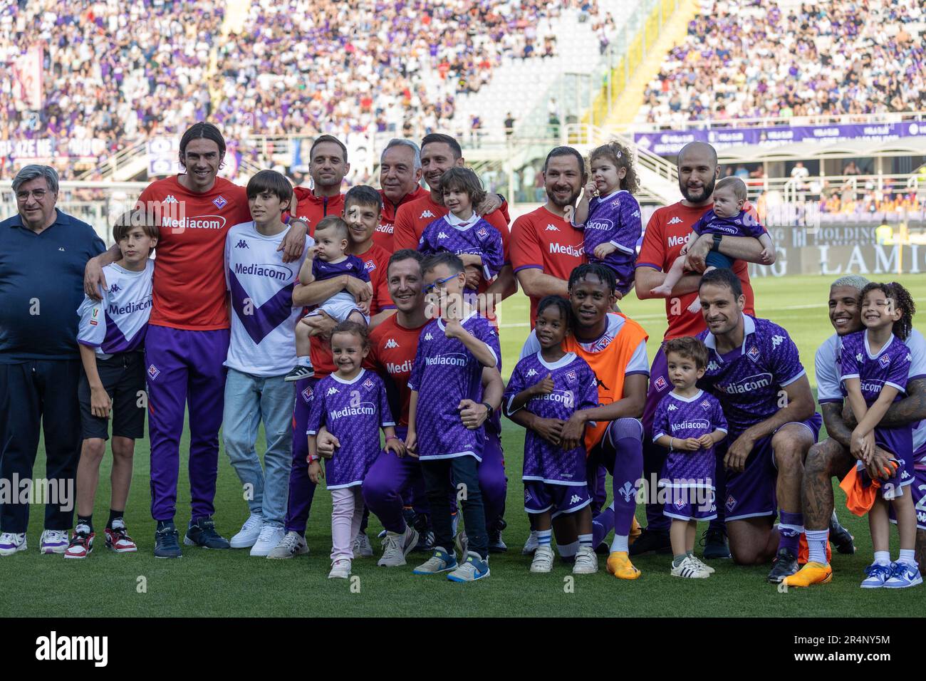 Players of ACF Fiorentina U19 pose with the italian cup trophy during the  Serie A match between ACF Fiorentina and AS Roma on May 9, 2022 in  Florence, Italy. (Photo by Giuseppe