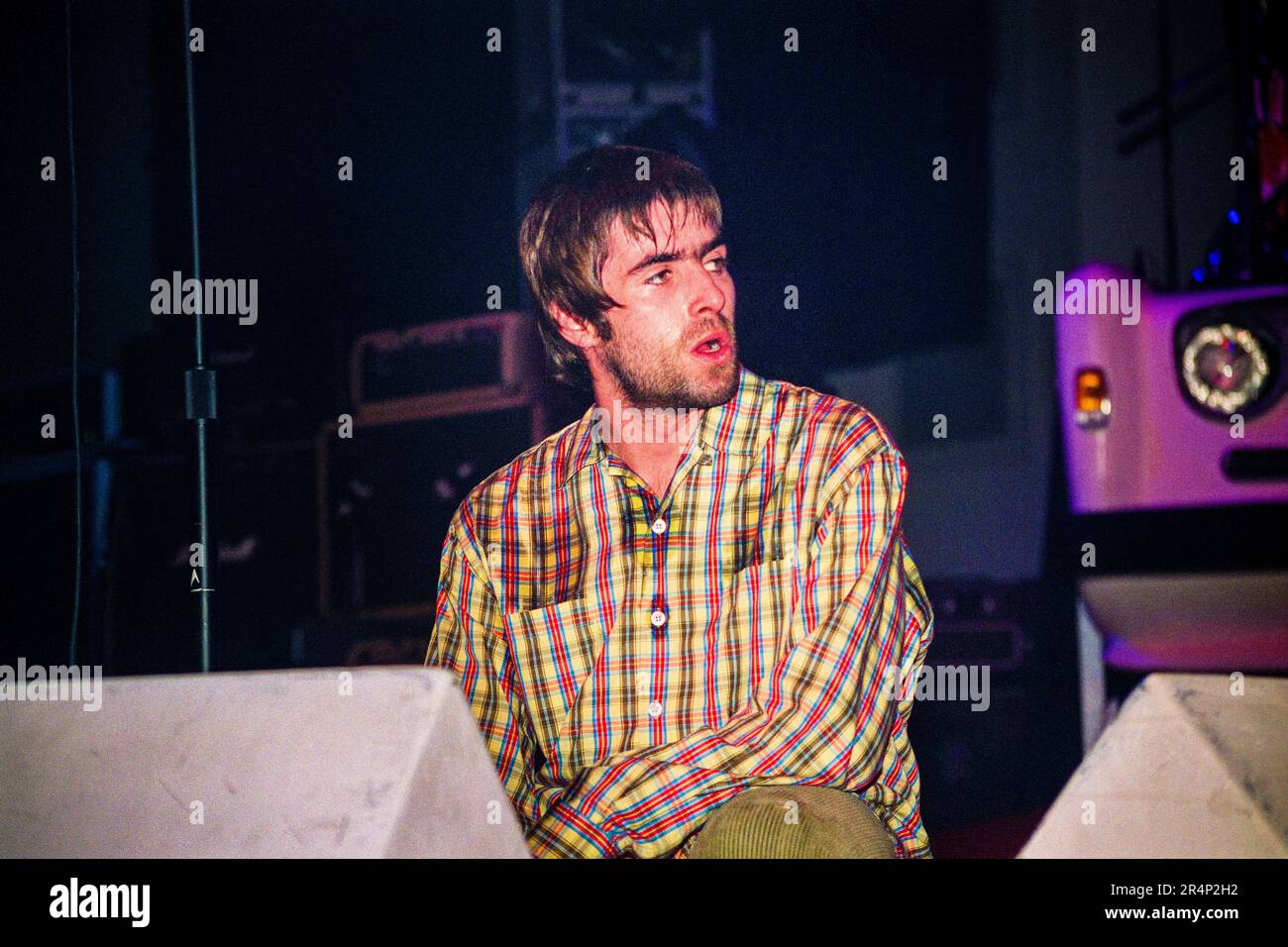 OASIS, BE HERE NOW TOUR, 1997: Liam Gallagher of Oasis at Cardiff International Arena CIA on the Be Here Now Tour in Cardiff, Wales, UK on 10 December 1997.  Photo: Rob Watkins Stock Photo