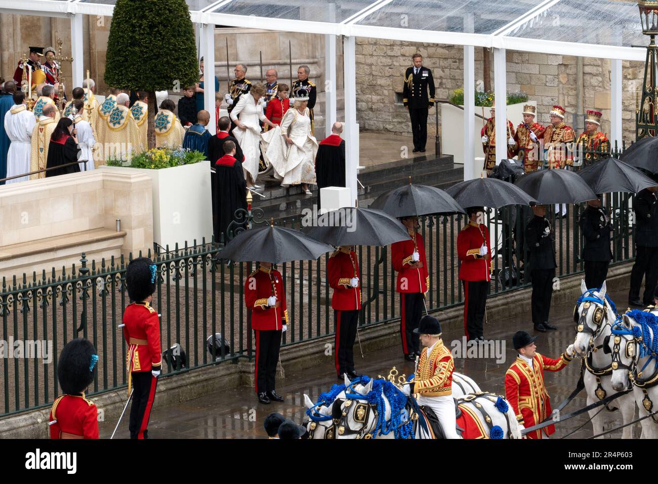 King charles iii coronation carriage hi-res stock photography and ...