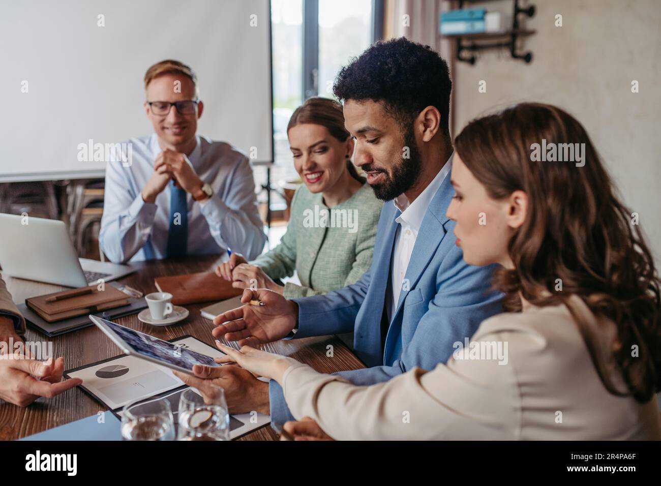 Corporate office meeting casual hi-res stock photography and images - Alamy