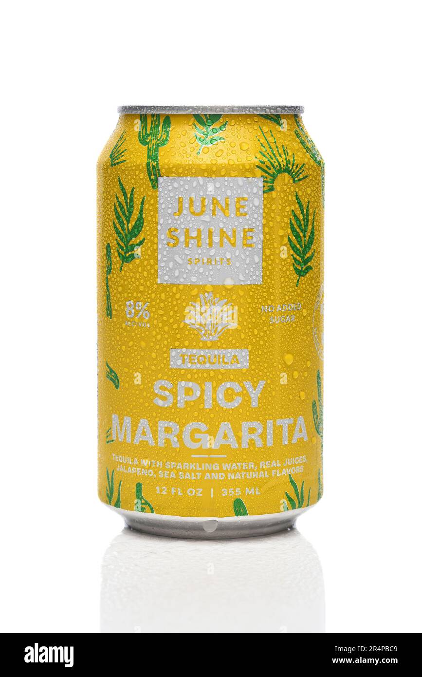 IRIVNE, CALIFORNIA - 29 MAY 20223: a Can of June Shine Spirits Spicy Margarita. Stock Photo
