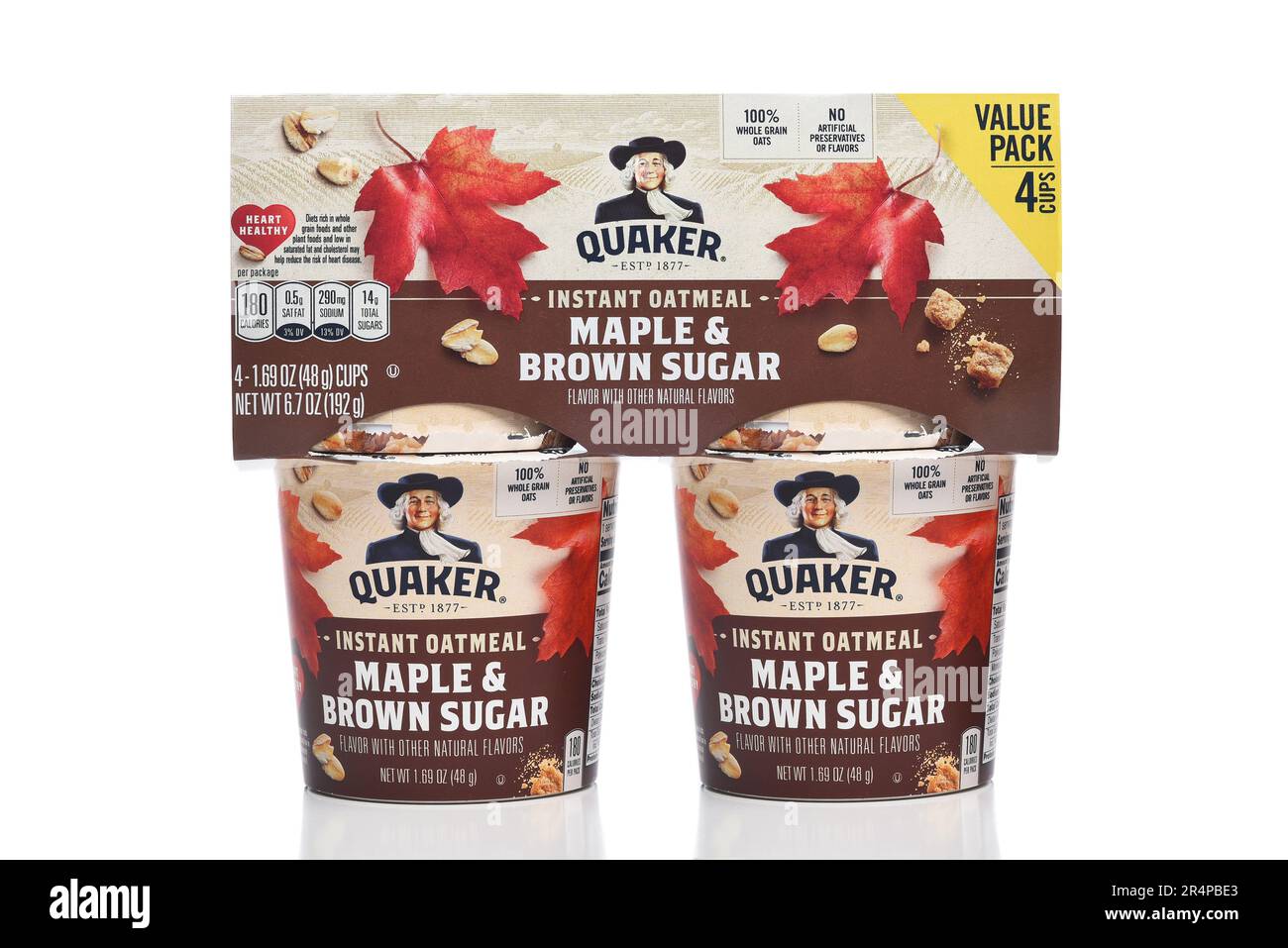 IRIVNE, CALIFORNIA - 29 MAY 20223: A 4pk of Quaker Instant Oatmeal Maple and Brown Sugar flavor individual serving cups. Stock Photo