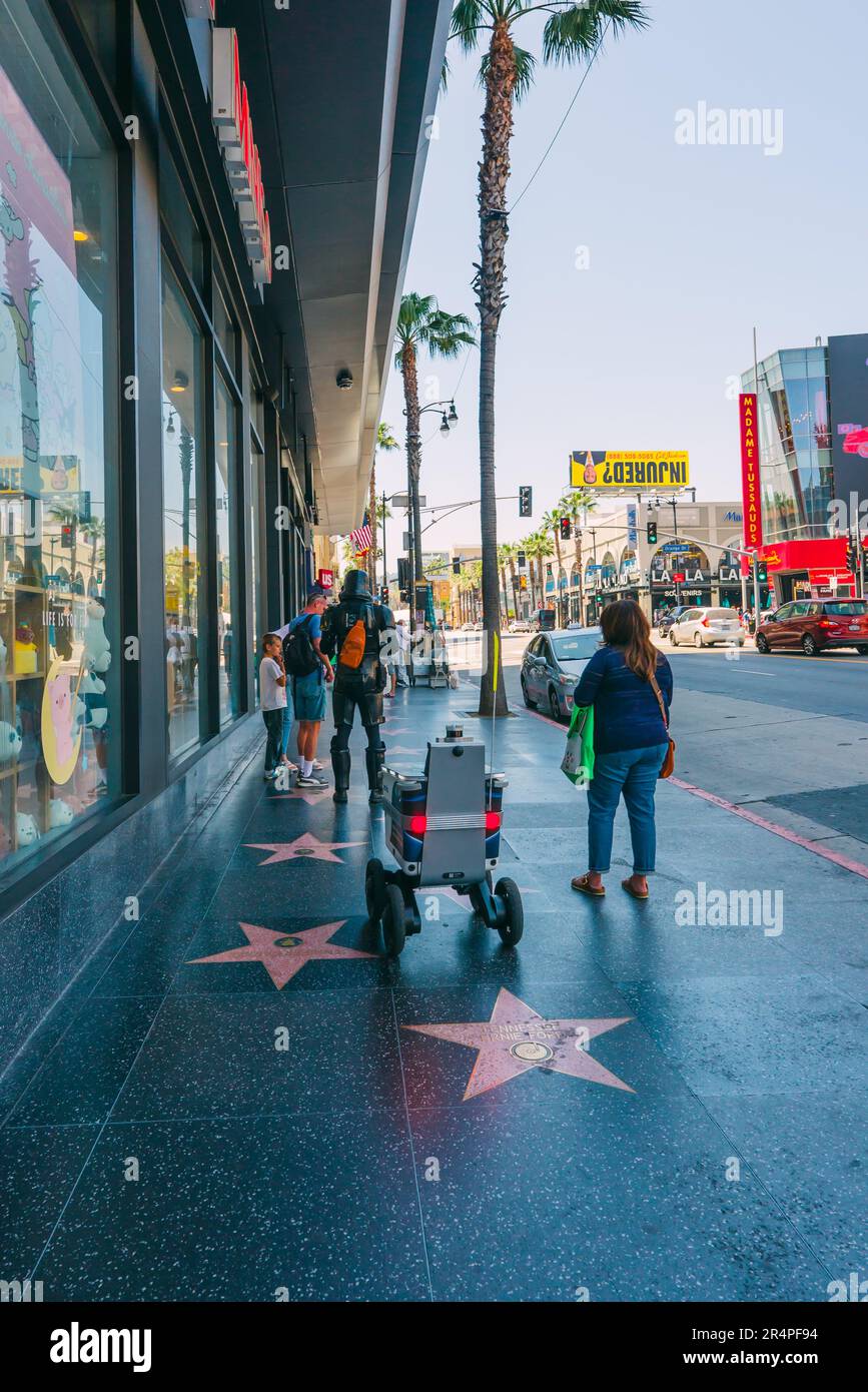Hollywood, California, USA April 26, 2023. Robotic delivery in West Hollywood. The Server