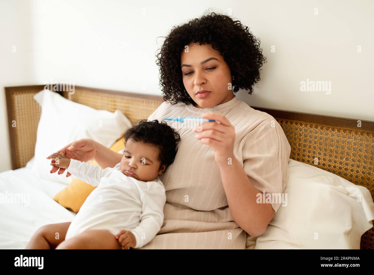Worried black mom and baby hi-res stock photography and images - Alamy