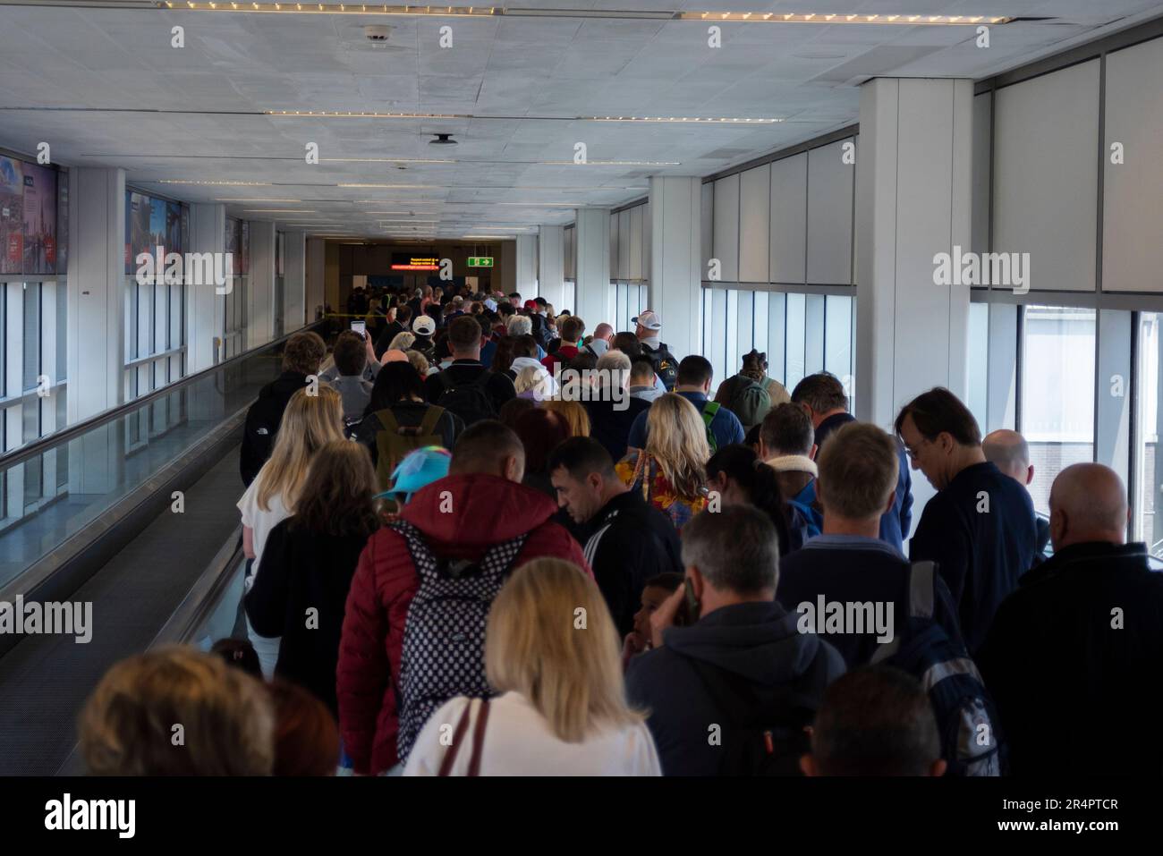 Long queues of arrival passengers delayed by failure of the automatic e gates at London Gatwick Airport, UK. People queuing in corridor Stock Photo