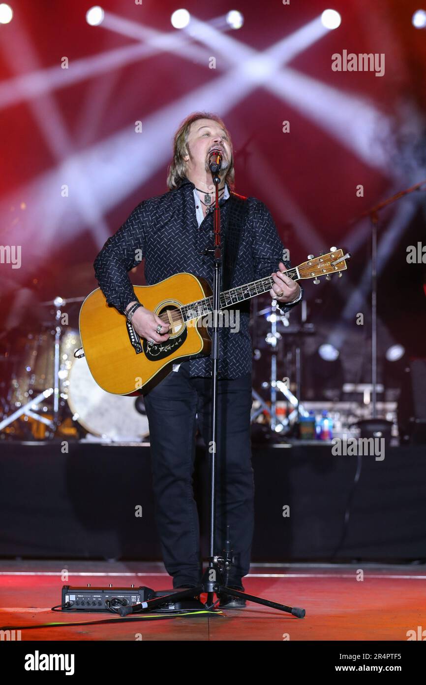 Denham Springs, LA, USA. 27th May, 2023. Travis Tritt performs for the crowd during Day 1 of the 2023 Cajun Country Jam Memorial Day Festival at PADS North Park in Denham Springs, LA. Jonathan Mailhes/CSM(Credit Image: © Jonathan Mailhes/Cal Sport Media). Credit: csm/Alamy Live News Stock Photo