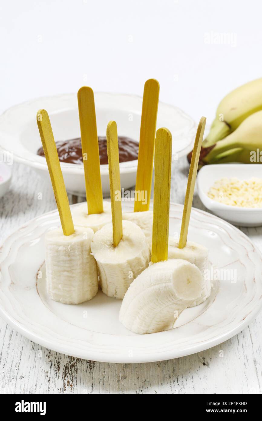 How to make chocolate dipped bananas step by step, tutorial. Party