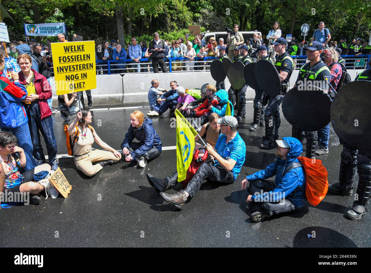 The Hague,The Netherlands,27th may 2023.Thousands of Extinction rebellion activists protesting by blocking the A12 motorway. The police used watercannons to end the demonstration.Over a thousand people were arrested Stock Photo