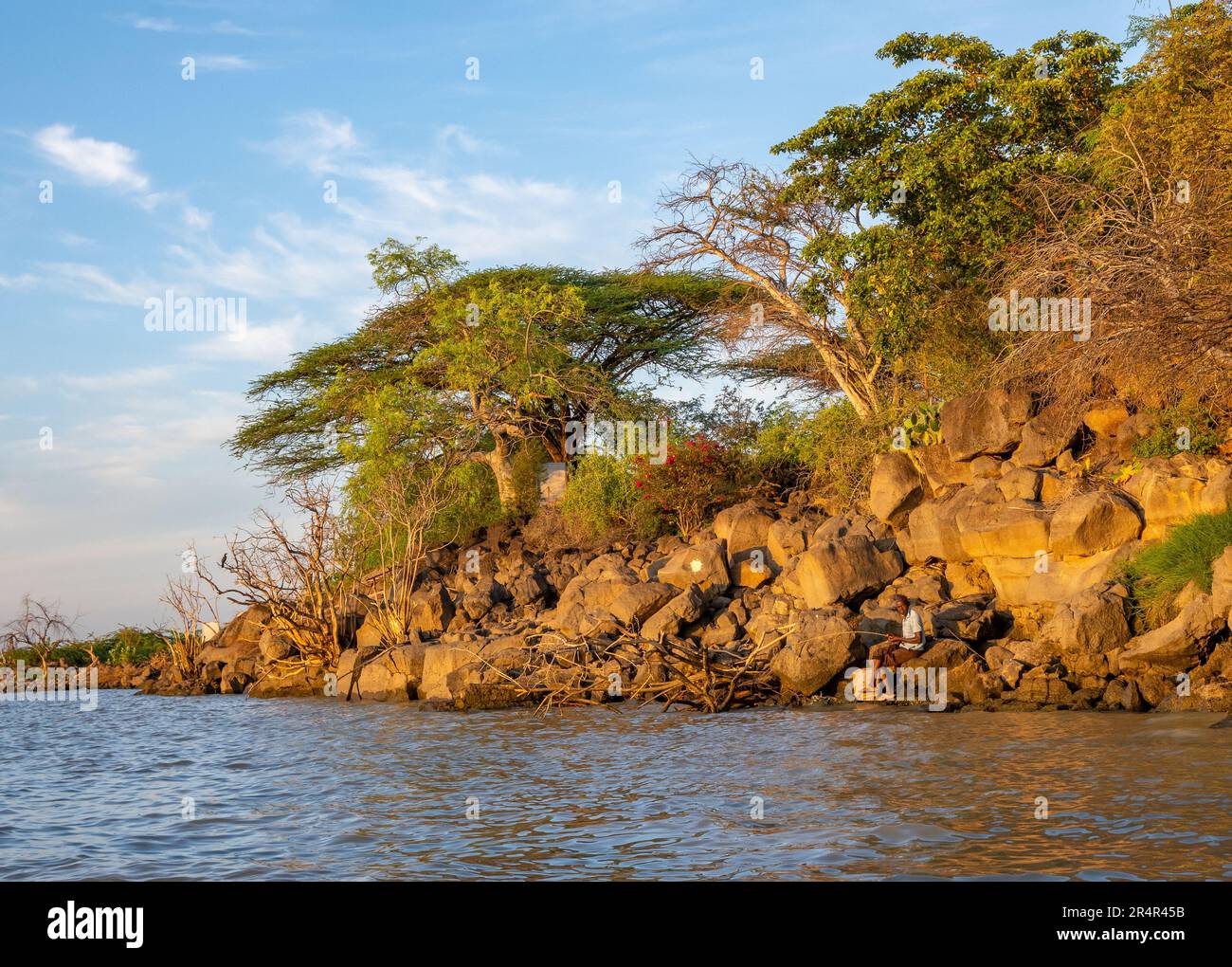 Rocky lake shore hi-res stock photography and images - Alamy