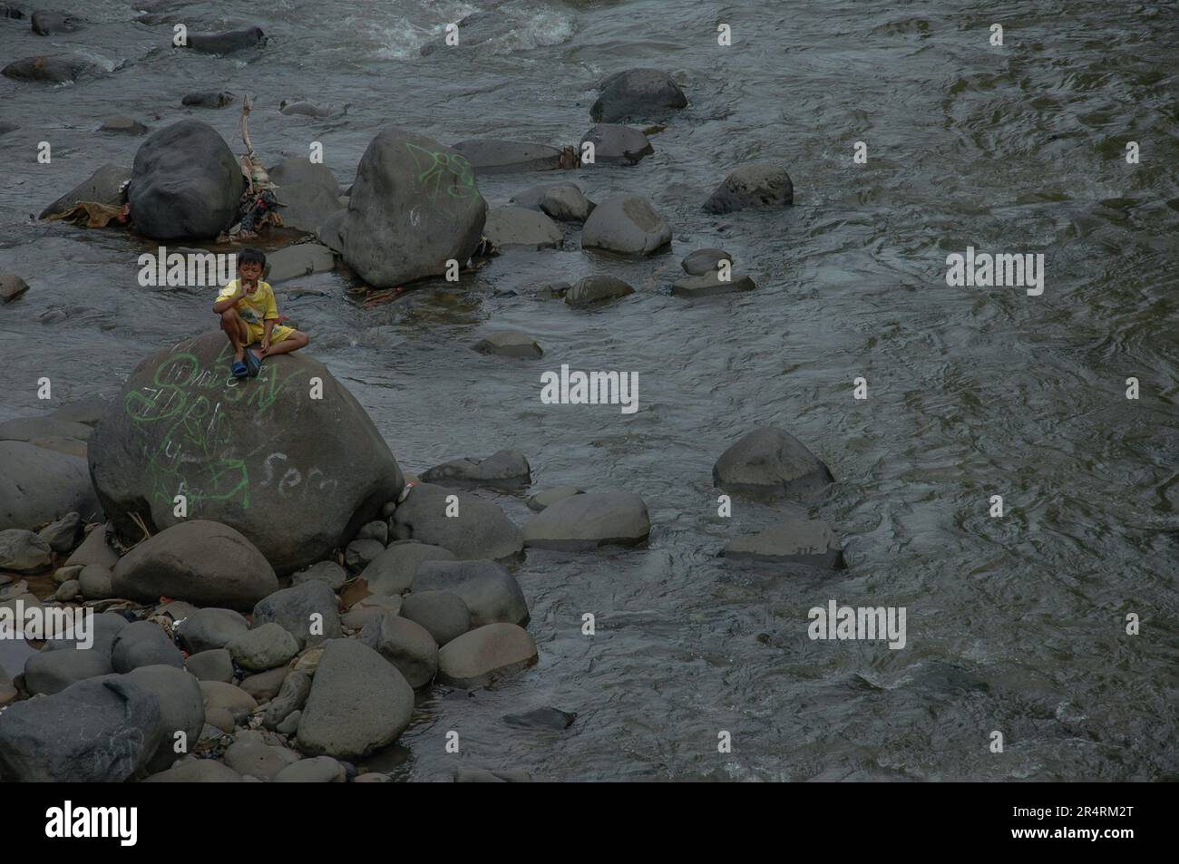 Creek rock hi-res stock photography and images - Alamy