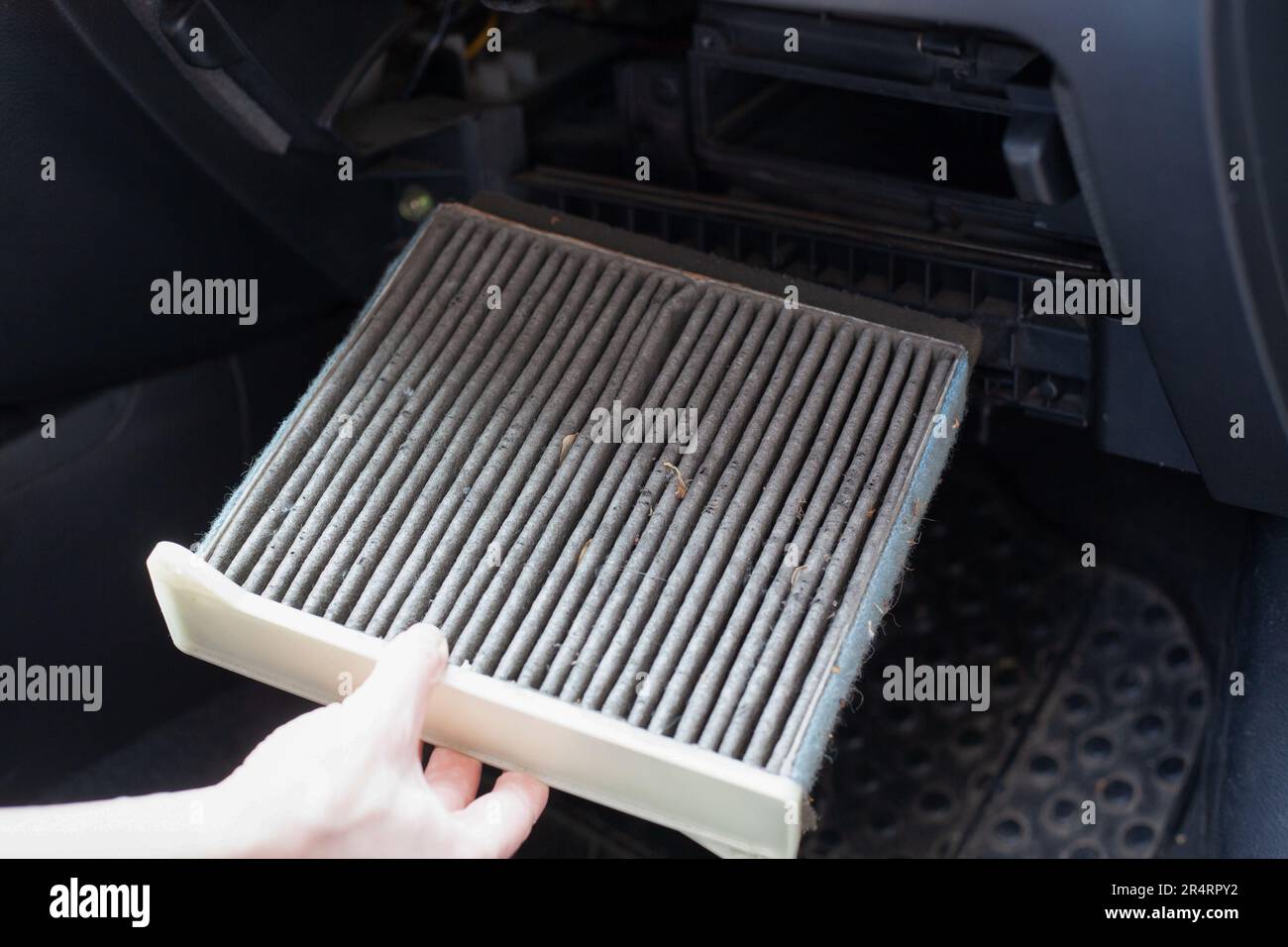 Replacing the ar cabin filter the car. Replacing Dirty Air filter Stock