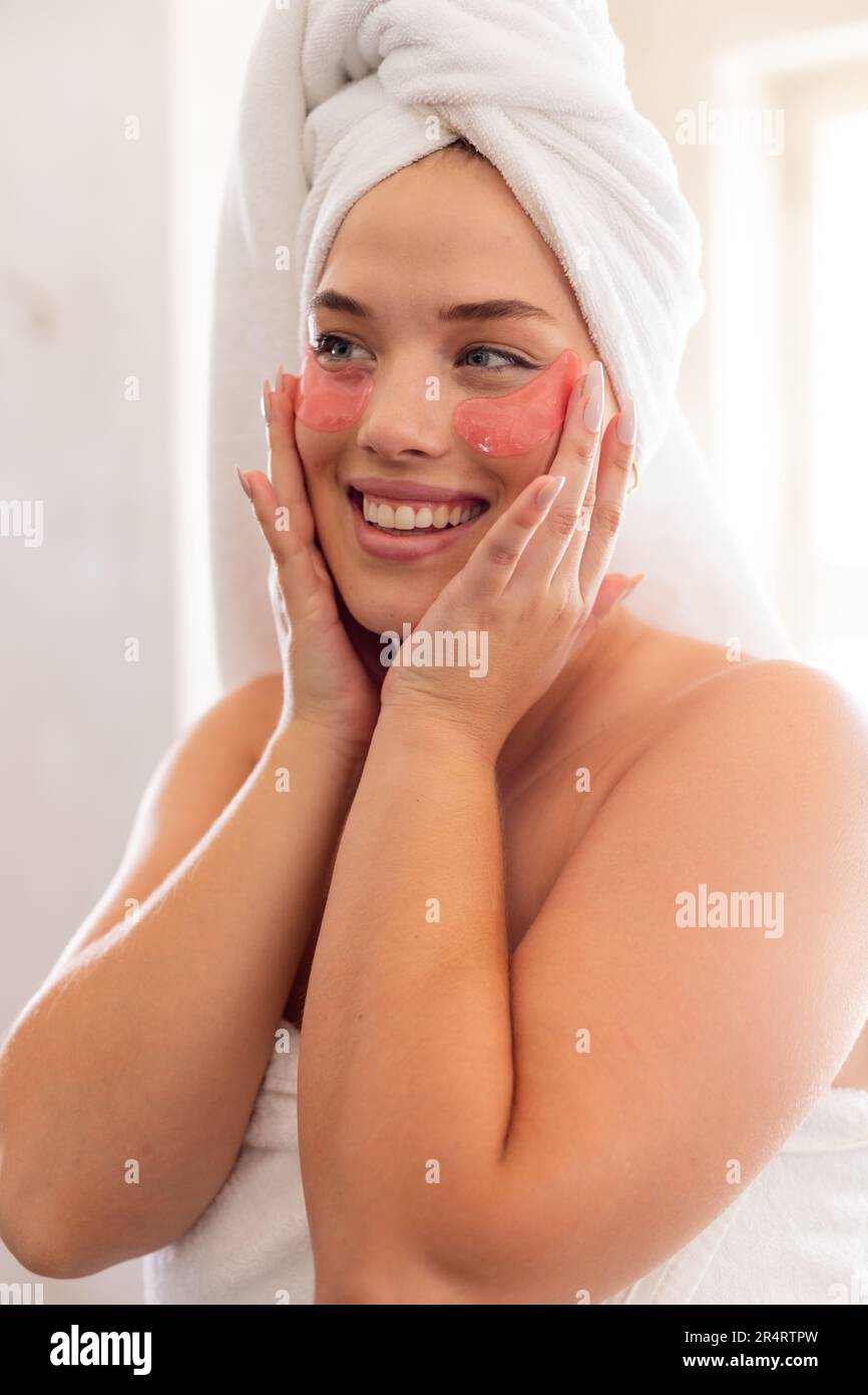 Bath towel woman rear hi-res stock photography and images - Alamy