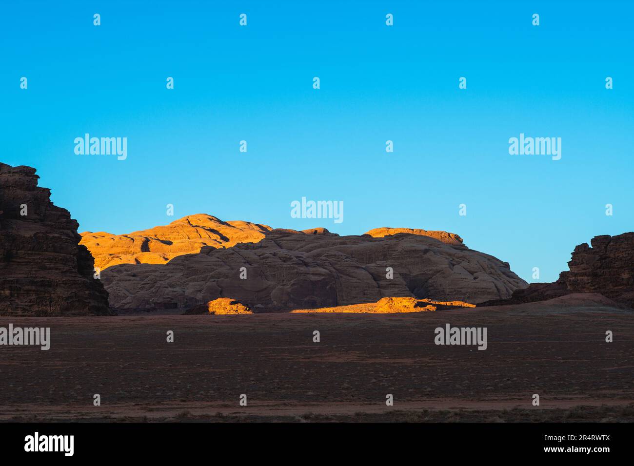 Wadi Rum desert, or Valley of the Moon, in Jordan Stock Photo