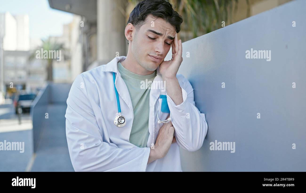 Hispanic male surgeon leaning hi-res stock photography and images - Alamy