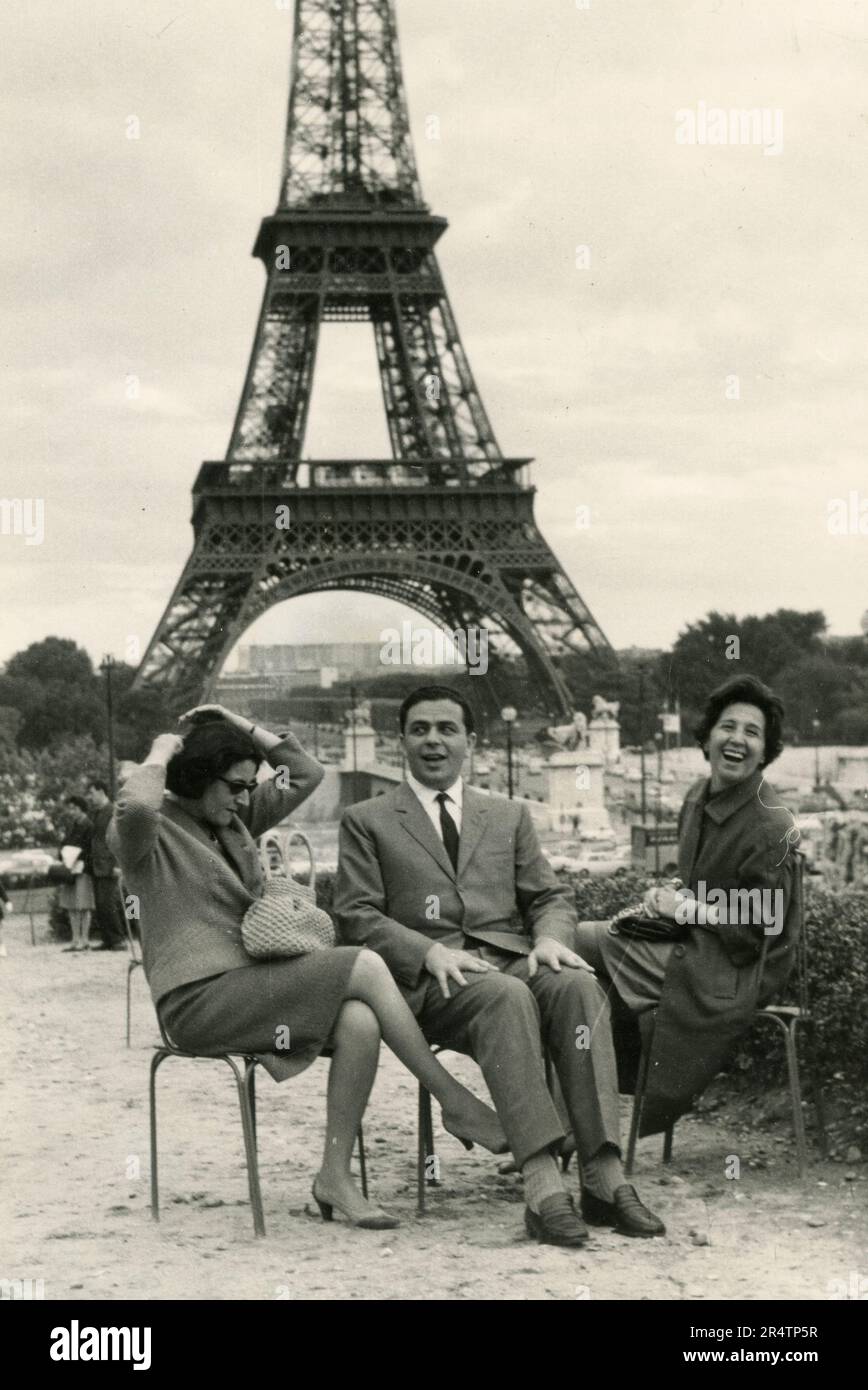 family-of-turists-sitting-close-to-the-eiffel-tower-paris-france-1964
