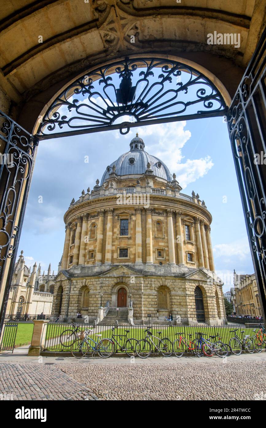 The Radcliffe Camera, reading room of the Bodleian Library at Oxford ...