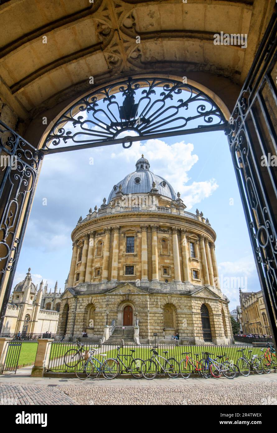The Radcliffe Camera, reading room of the Bodleian Library at Oxford ...