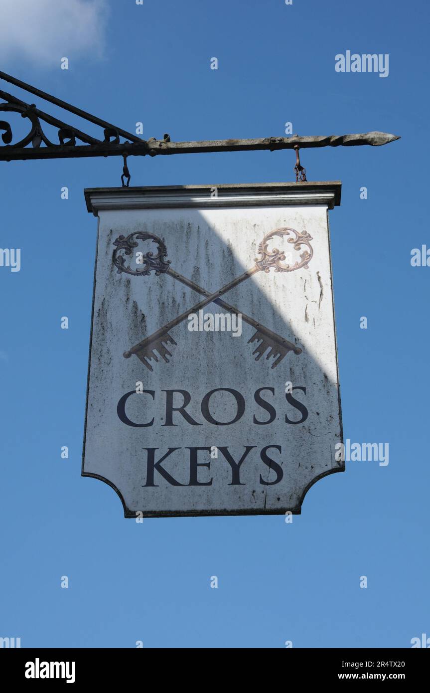 Cross Keys sign, Beaconsfield, Buckinghamshire Stock Photo