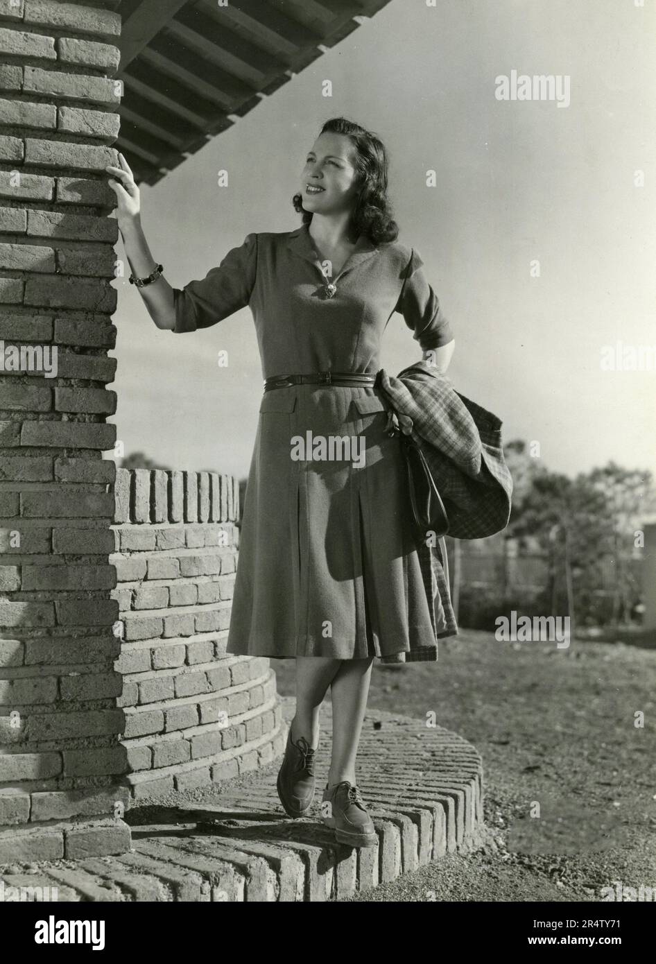 Women's Fashion: Model wearing a dress outside, Italy 1940s Stock Photo - Alamy Women's Fashion: Model wearing a dress outside, Italy 1940s Stock Photo - Alamy