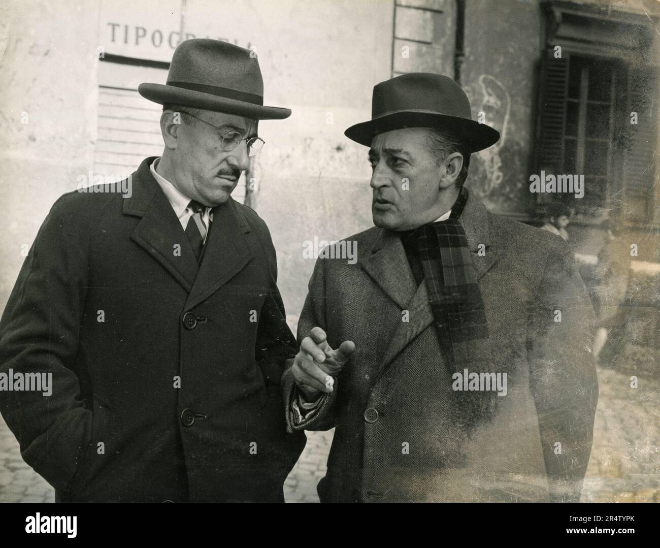 Italian comedians Totò (right) and Peppino De Filippo in the movie La