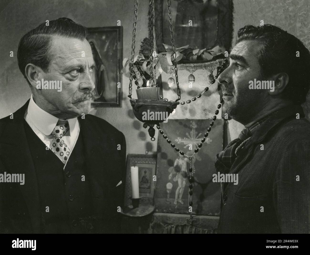 Italian actors Eduardo Ciannelli and Dante Maggio in the movie The City Stands Trial (Processo alla città), Italy 1952 Stock Photo