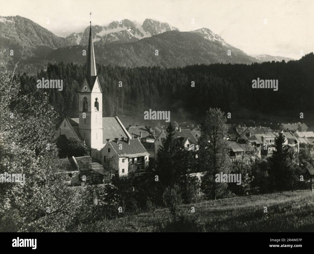 View of the tower bell and village of Hermagor, Austria 1953 Stock Photo