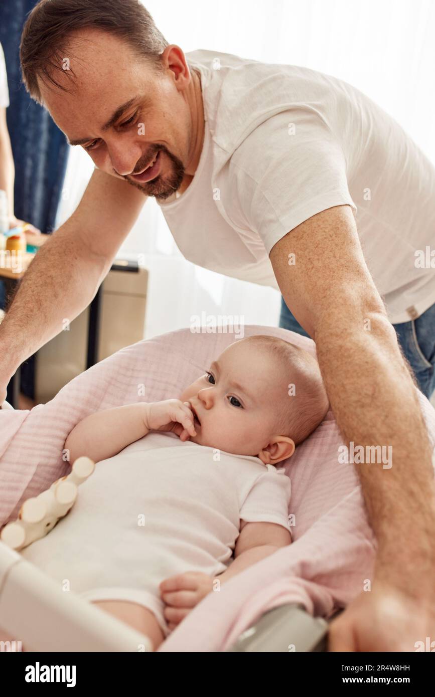 Parents kissing cute beloved hi-res stock photography and images - Alamy