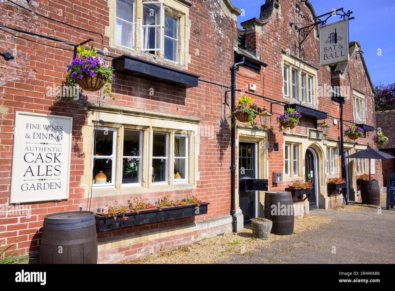 Bat and Ball pub, Breamore, Hampshire Stock Photo Alamy