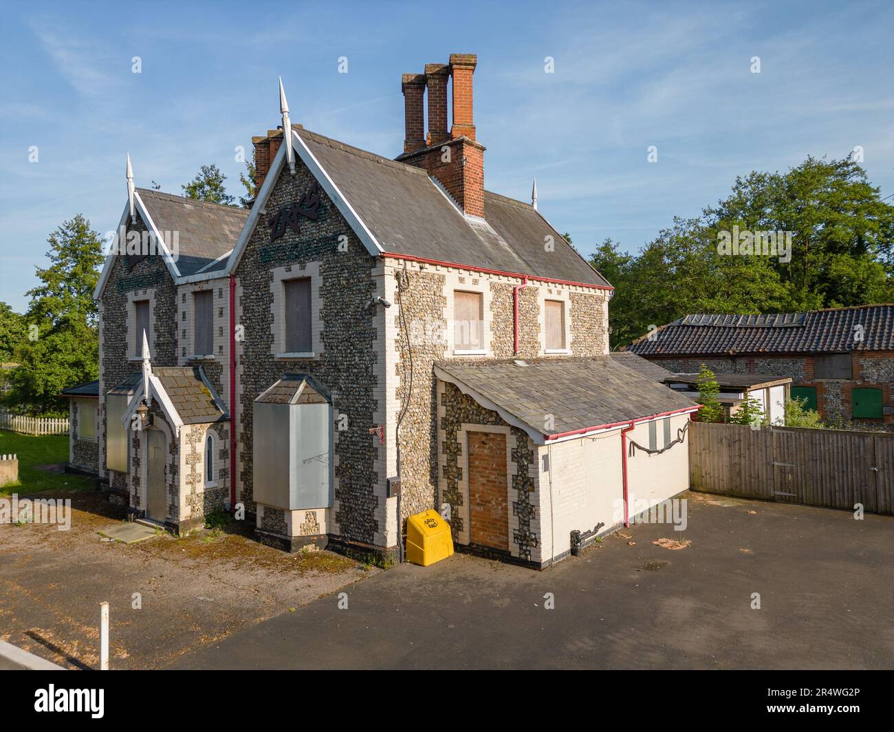 The former Zaks American Diner and Bridge Public House, Castle Street
