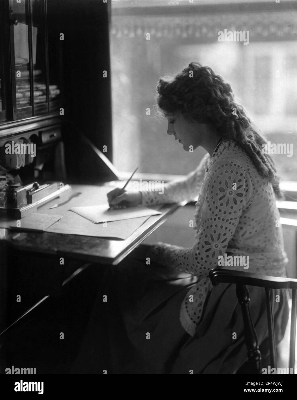 Photograph of Mary Pickford (1892-1979) Canadian-American motion picture actress, co-founder of the film studio United Artists and one of the original 36 founders of the Academy of Motion Picture Arts and Sciences. Dated 1929 Stock Photo