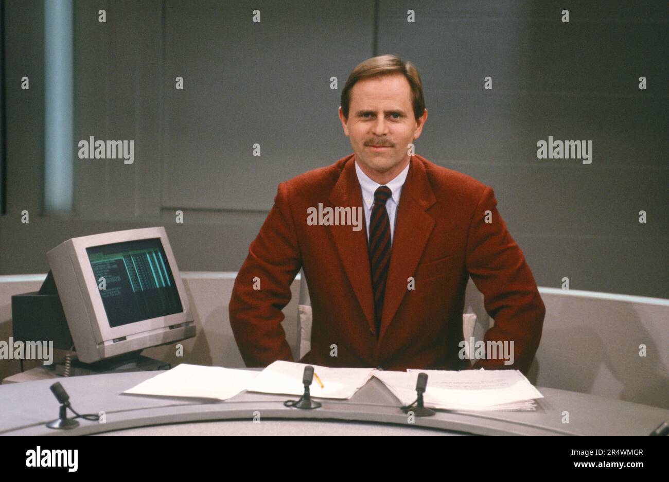 The French journalist Hervé Claude on the set of the TV news programme he presents on Antenne 2. 1989 Stock Photo