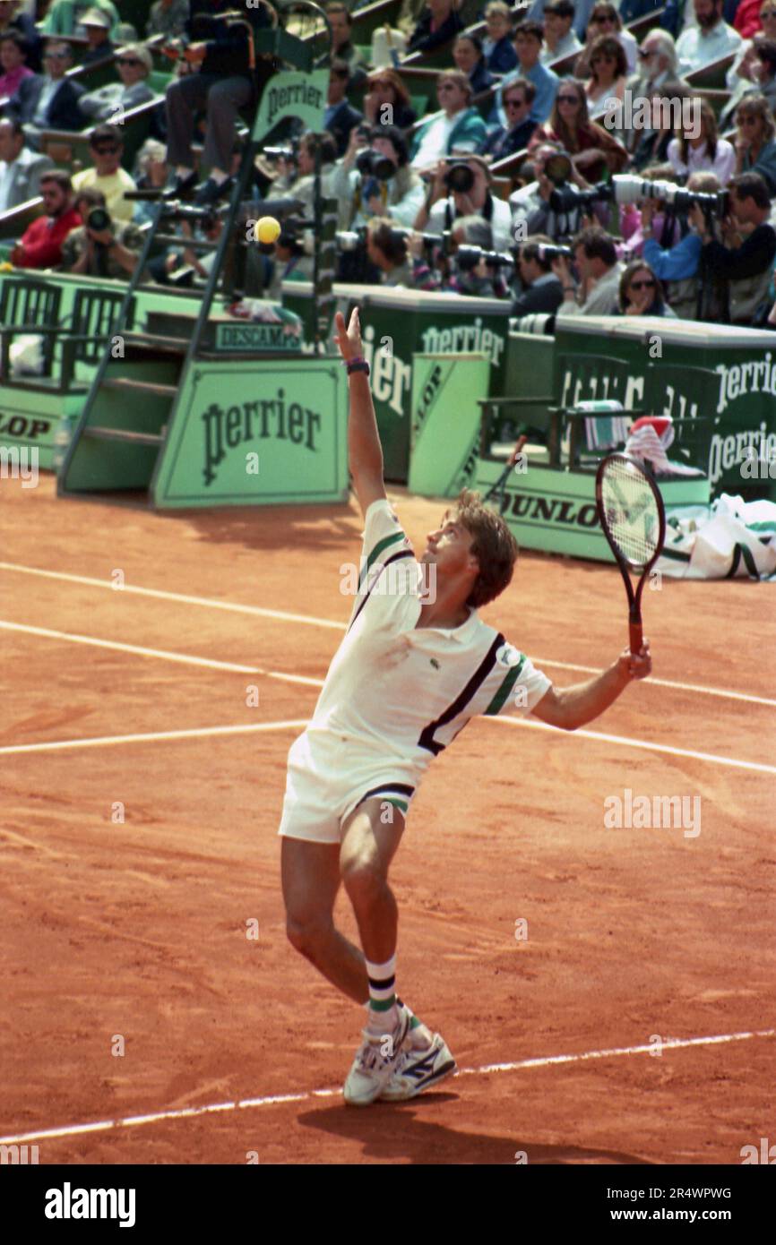 French tennis player Henri Leconte serving during the 1/8 final match against Russian player Andrei Chesnokov at the French Open in Roland Garros, 4 June 1990. Stock Photo