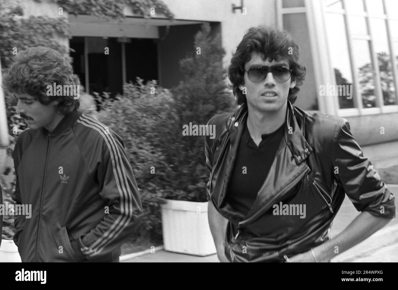 Paraguayan tennis player Victor Pecci walking in the Roland Garros stadium in 1981. Stock Photo