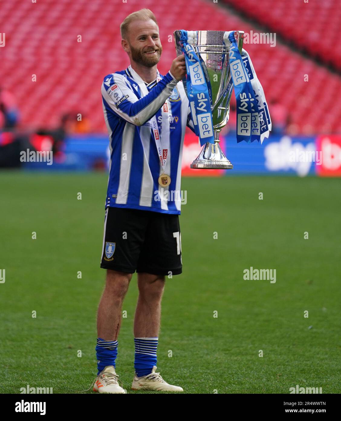 LONDON, ENGLAND - MAY 29: Sheffield Wednesday's Barry Bannan with the 