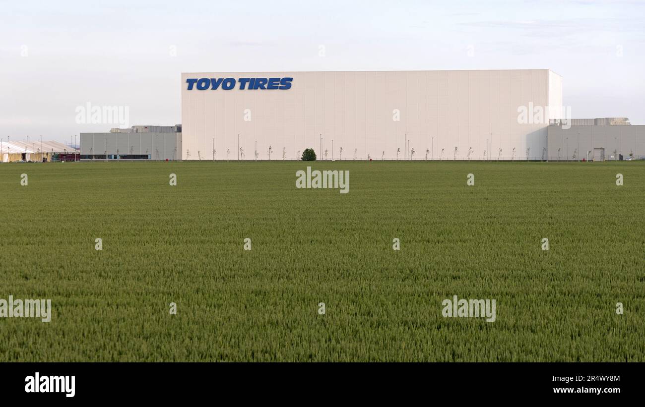 Tyre industry hi-res stock photography and images - Page 11