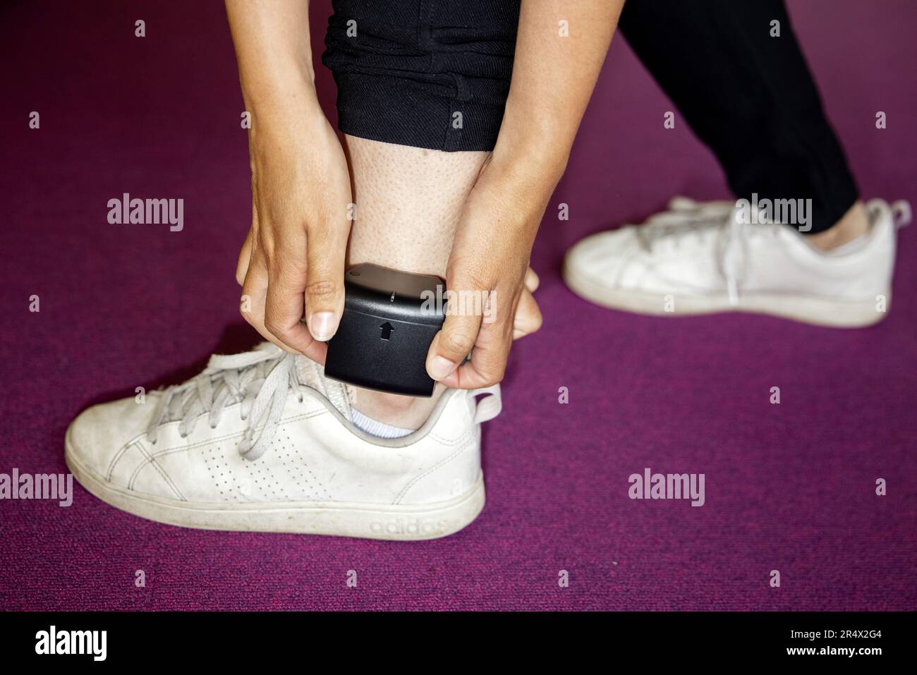 ILLUSTRATION - An electronic ankle bracelet. Using electronic detention can  serve as an alternative to being behind bars. ANP RAMON VAN FLYMEN  netherlands out - belgium out Stock Photo - Alamy
