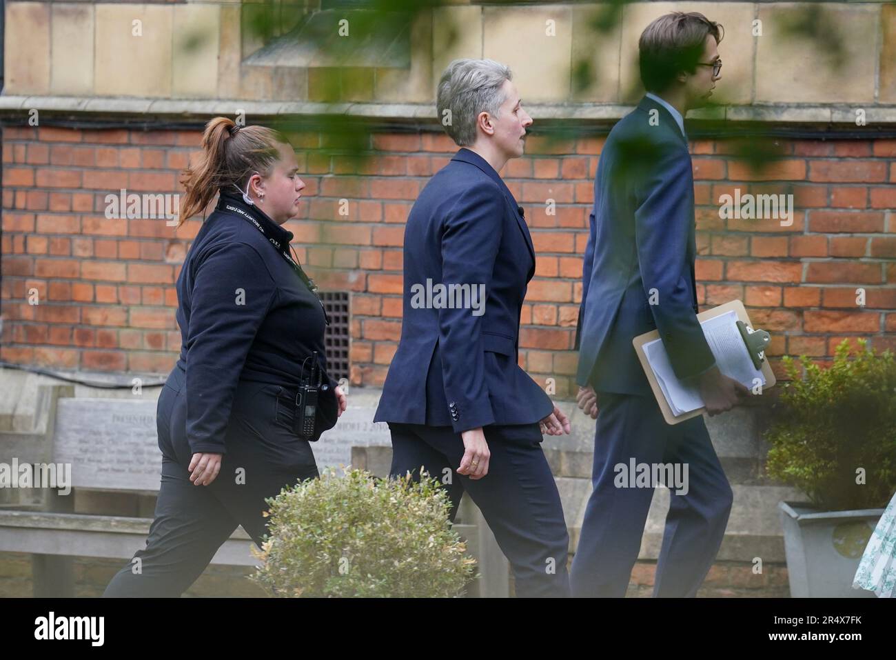 Professor Kathleen Stock (centre), who quit her job as a lecturer at the University of Sussex after being targeted by activists over her views on gender identity, arrives at the 200-year-old debating society, the Oxford Union, where she will deliver a speech. Picture date: Tuesday May 30, 2023. Stock Photo