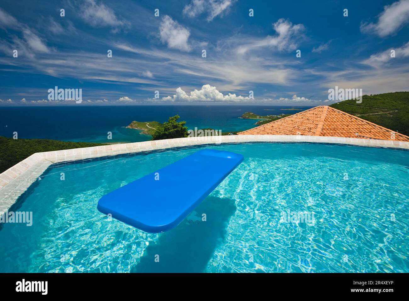 Pool raft hi-res stock photography and images - Alamy